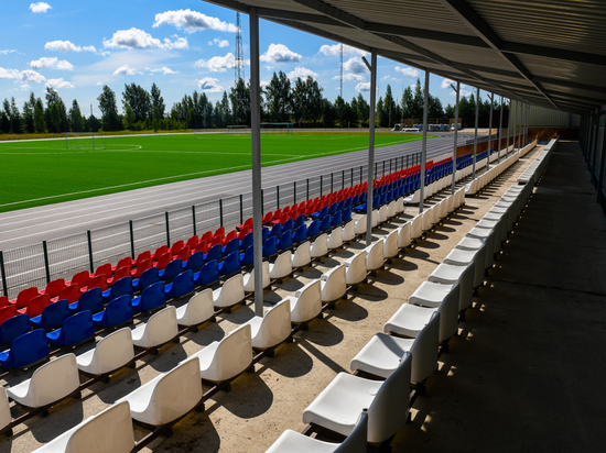 Губернатор Островский сказал про футбольное поле в Красном: «это фантастика»