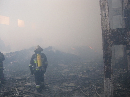 В Петербурге случился пожар в производственном цехе авиационного завода