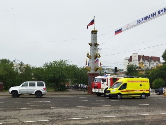 Спецслужбы проверили бесхозный пакет в троллейбусе у площади в Чите