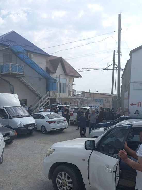 В Дагестанском Хасавюрте не пускают людей на рынок