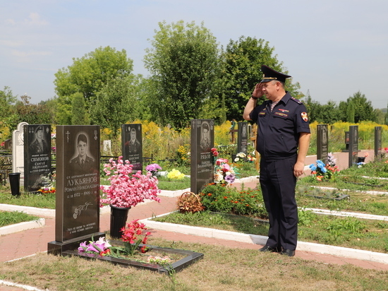 В Рязани почтили память сотрудника полиции, погибшего от рук бандитов