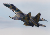 Многоцелевой истребитель поколения «4++» Су-35С ВВС России обладает характеристиками, сравнимыми с качествами американских боевых самолетов 5-го поколения, а кое в чем и превосходит их