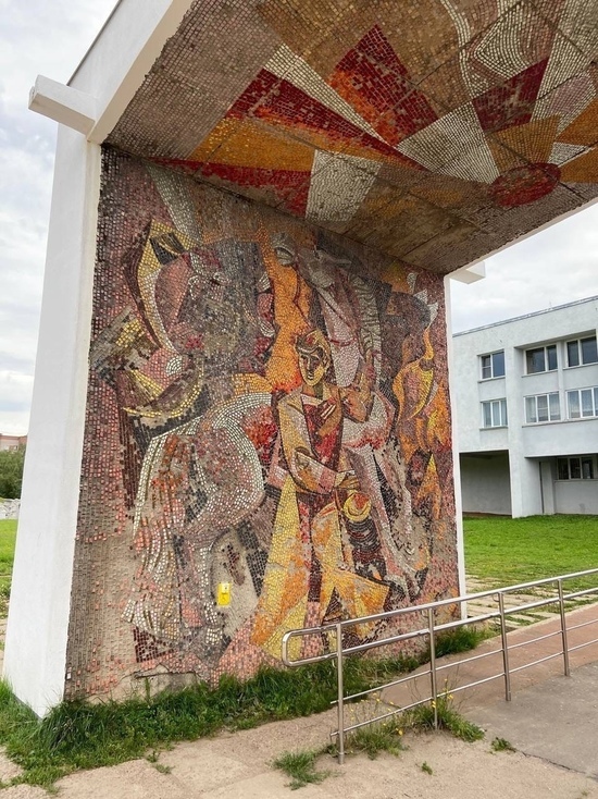 Кировчан подключиться к восстановлению мозаики у Дворца пионеров