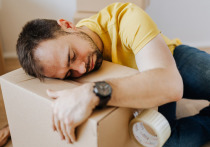 Врачи перечислили восемь основных симптомов постоянной усталости и сонливости, пишет Национальная служба здравоохранения Великобритании (NHS)