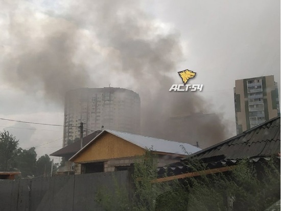 В Новосибирске из горящего газифицированного дома спасли пьяного мужчину