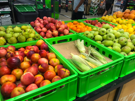 Названы цены на сезонные фрукты и овощи в Крыму