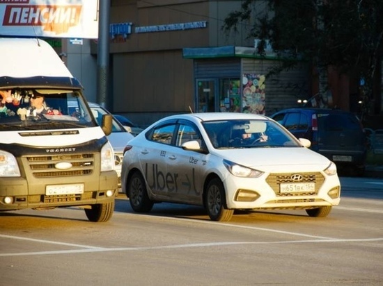 В Омске из-за непогоды увеличились тарифы такси