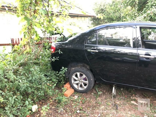 Под Челнами водитель погиб под колесами своего авто