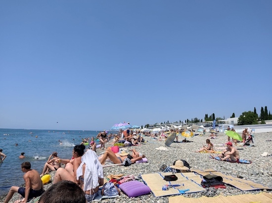 Отдыхающим в Сочи снова угрожают ливни и сходы селей: ВИДЕО