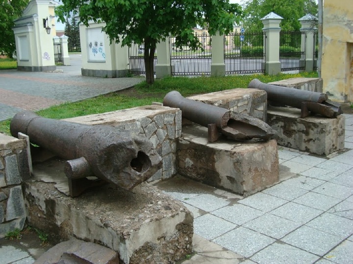 памятник курице и яйце в петрозаводске. 98346b78ea67276dd863096dd4093a4d. памятник курице и яйце в петрозаводске фото. памятник курице и яйце в петрозаводске-98346b78ea67276dd863096dd4093a4d. картинка памятник курице и яйце в петрозаводске. картинка 98346b78ea67276dd863096dd4093a4d. За 320 лет карельская столица сумела сохранить что-то, интересное потомкам