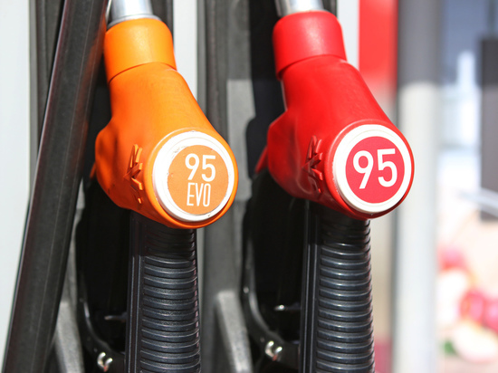 Стоимость топлива растет, несмотря на договоренности чиновников с нефтяниками