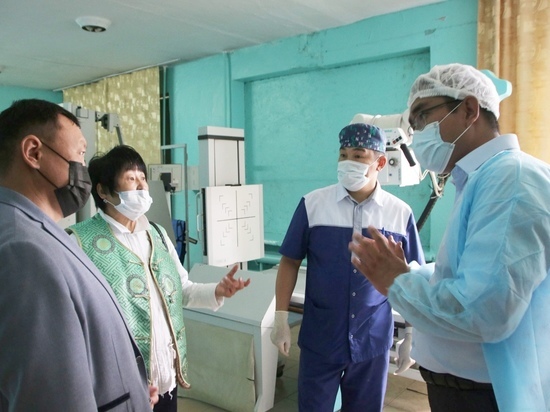 Медики райбольницы в Туве пожаловались депутатам на неработающий лифт