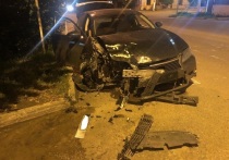 Вечером августа на улице Чкалова в Чите произошло столкновение автомобилей Mazda Demio и Lexus GS450h