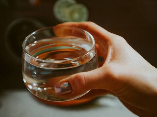 Уролог призвал пить больше воды для профилактики мочекаменной болезни