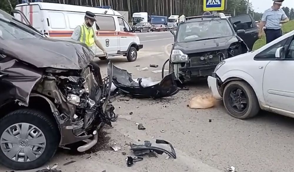 Страшные кадры массового ДТП под Калугой с пострадавшими детьми 