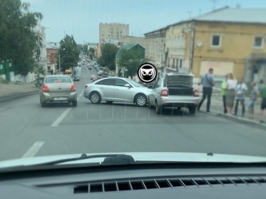 В центре Пензы ДТП вызвало затрудненное движение у автолюбителей