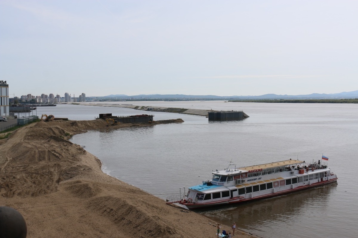 Амур сейчас хабаровск. Уровень Амура у Хабаровска. Наводнение в Хабаровске 2013 дамба. Фото Амура в Хабаровске сегодня. Состояние Амура у Хабаровска на сегодня.