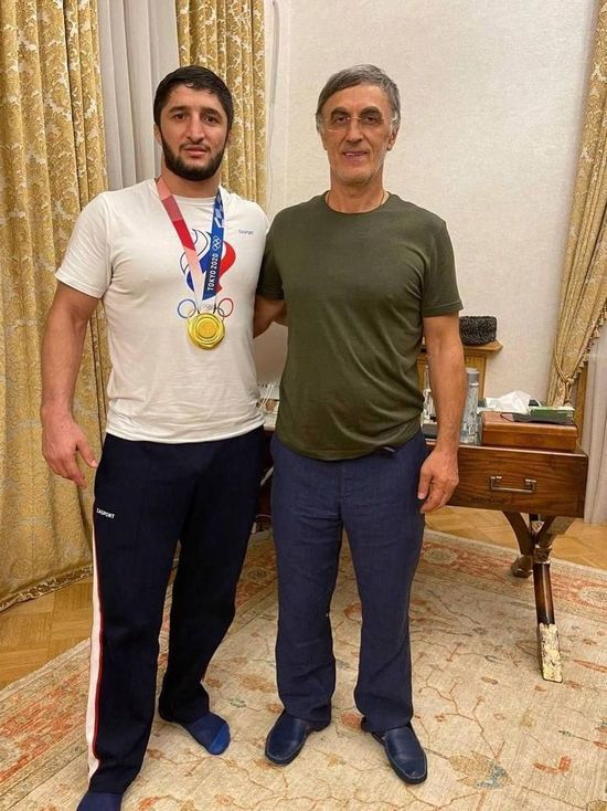 Магомед Гаджиев подарил Олимпийскому чемпиону 1 млн долларов