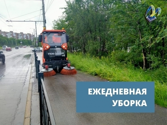 Более 60 кубометров смета вывезено с улиц Мурманска за минувшие сутки