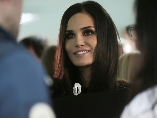 Известный футболист хочет забрать дочь у светской львицы