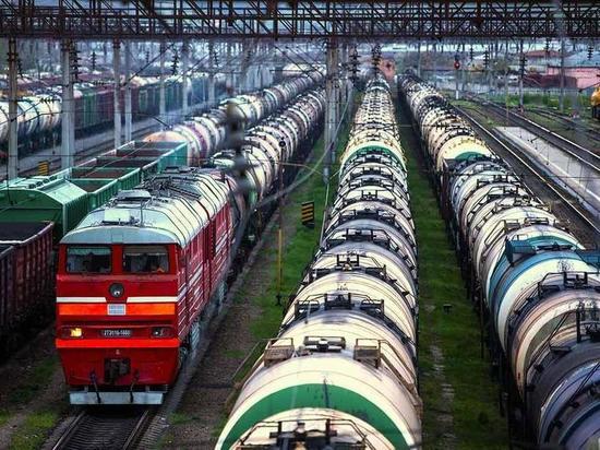 На границе Ростовской области с Украиной заметили несколько десятков поездов