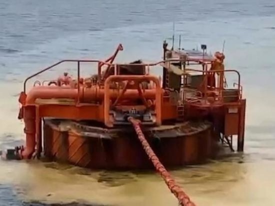 "Как и всех меня беспокоит ситуация с разливом нефти в порту Новороссийска": губернатор Кубани обсудит ликвидацию последствий аварии