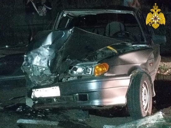 В Брасово спасатели помогли выбраться пострадавшим в ДТП с грузовиком