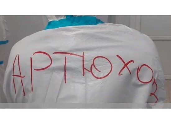 Артюхов в защитном костюме пообщался с пациентами и врачами госпиталя для больных коронавирусом в Новом Уренгое