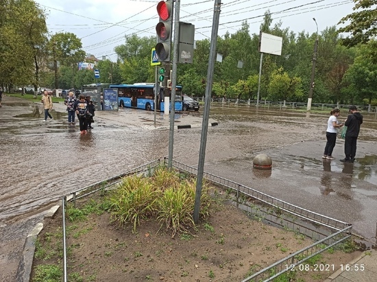 В Твери разразилась сильная гроза: улицы города ушли под воду