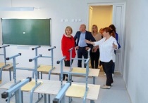 Юлия Купецкая, глава городского округа Серпухов, сегодня, 12 августа, посетила новую школу на 825 мест в микрорайоне ивановские Дворики.
