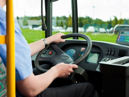Две трети петербургских водителей автобусов уже привились от коронавируса