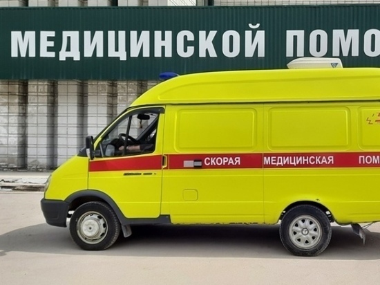 Женщина погибла в Омске после наезда грузовика Вольво