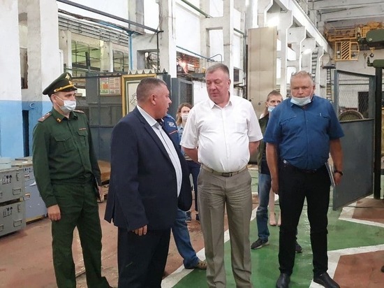 Гурулёв посетил Бронетанковый завод в читинском поселке