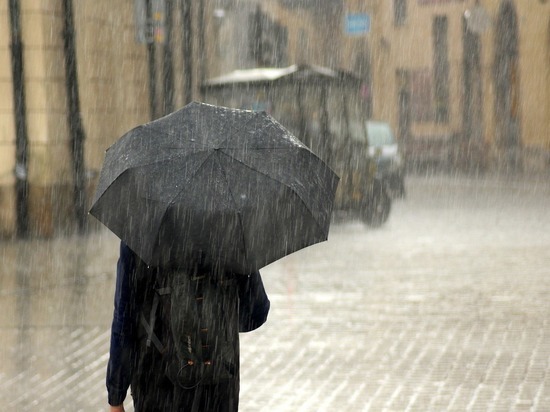 Улицы Керчи ушли под воду из-за сильного дождя