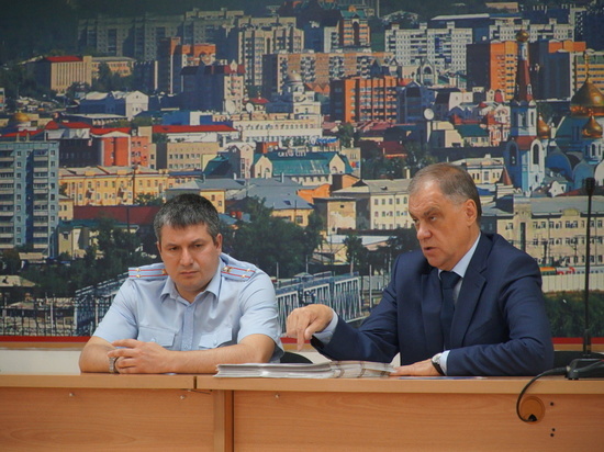 Скачков обсудил проблемы безопасности на дорогах с полицейскими