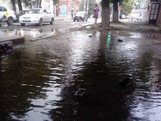 В центре Саратова очередное коммунальное наводнение
