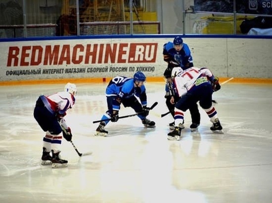 Белгородские хоккеисты разгромили соперников из Боброва