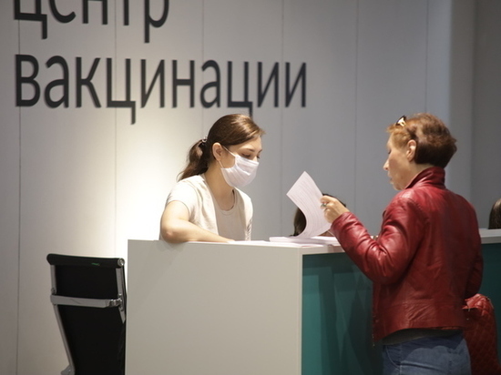 В Петербурге вакцинировали более 60% сотрудников гостиниц и отелей