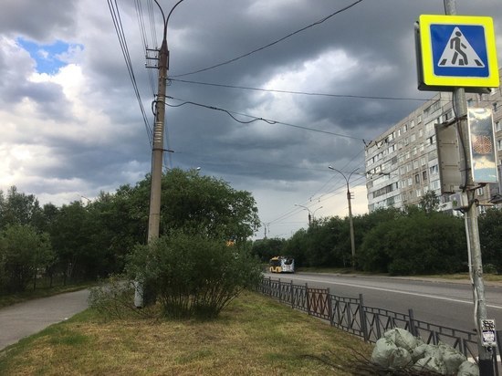 Более 50 кубометров смета вывезено с улиц Мурманска за минувшие сутки