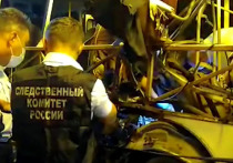 С причиной взрыва пассажирского автобуса в Воронеже, когда пострадали 19 человек и погибли двое, по-прежнему нет ясности – ее позже внесет следствие