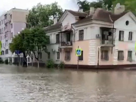 В затопленной Керчи началась эвакуация людей
