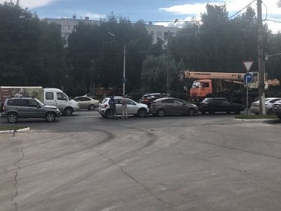 В ДТП с участием 4 автомобилей на Московском шоссе в Рязани пострадали люди