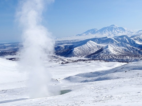 На Камчатке вулкан Шивелуч выбросил газовый столб