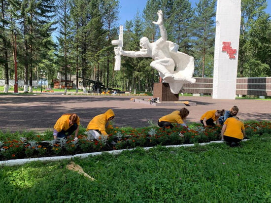 В Верхнебуреинском районе 112 школьников и студентов работали летом в трудовых отрядах