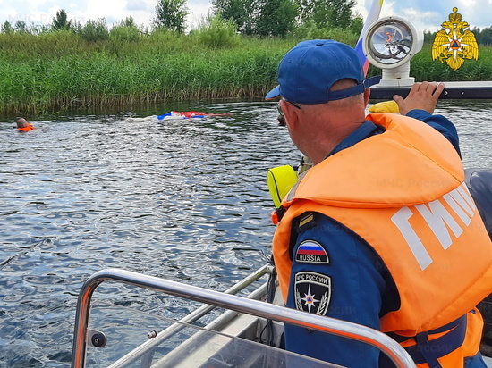 В Смоленске спасатели-десантники провели тренировки по приводнению
