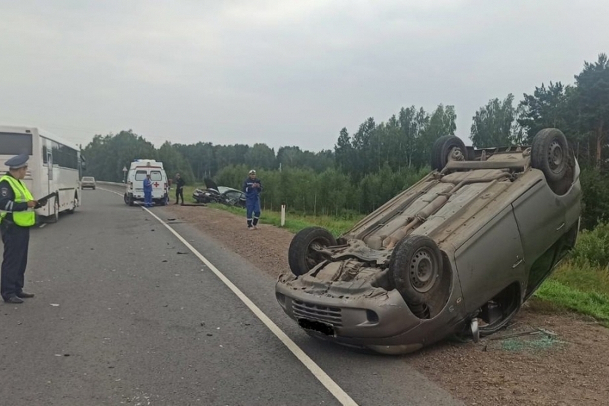 В жестком ДТП под Томском столкнулись машины трех автолюбительниц - МК Томск