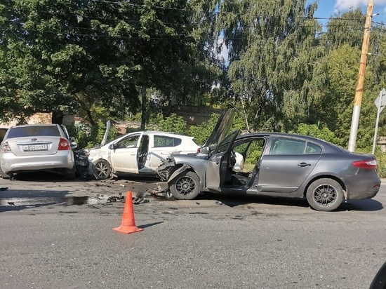 В ДТП с тремя машинами на улице Спортивной в Рязани пострадали люди