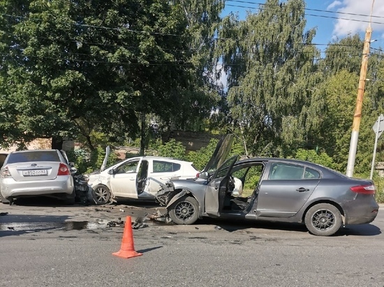 В массовой аварии на улице Спортивной в Рязани пострадали восемь человек