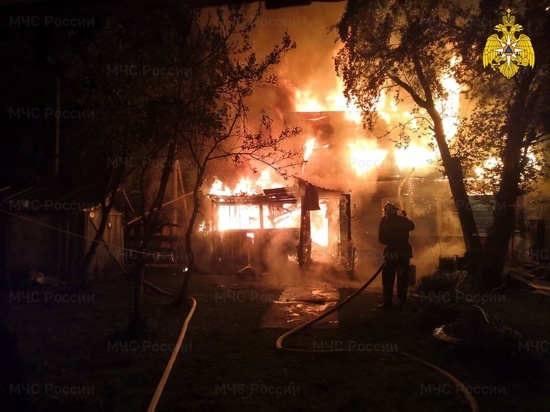 Пожар двухквартирного дома произошел в Спас-Деменске