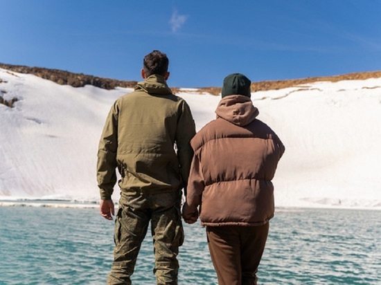 Новое туристическое событие: на Ямале впервые прошло массовое восхождение на ледник Романтиков